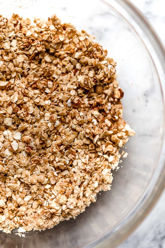 Oat and brown sugar crumble topping for homemade apple crisp