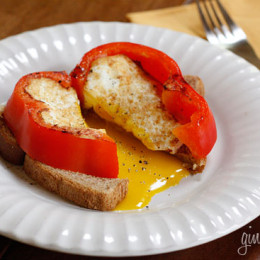 As I was thumbing through Everyday Food Magazine, I came across this recipe that I think is brilliant! It's like an egg-in-a-hole, but lighter and for those of you not eating carbs or gluten-free, a great alternative!