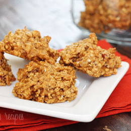 Pumpkin Spiced Oatmeal Pecan Cookies – For the pumpkin obsessed! Chewy, low-fat oatmeal cookies made with quick oats, pumpkin, spices, and chopped pecans.