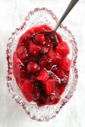 3-ingredient cranberry sauce with pear and honey
