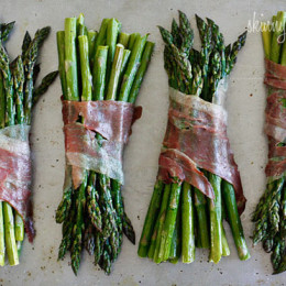 Nothing says Spring like the sweet taste of asparagus! Roasted prosciutto wrapped asparagus bundles that is, for a simple yet elegant side dish, perfect for Easter.