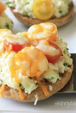 Easy open faced egg and tomato breakfast melts – Sandwiches made on whole wheat English muffin, egg whites and scallions, topped with tomatoes and melted cheese.