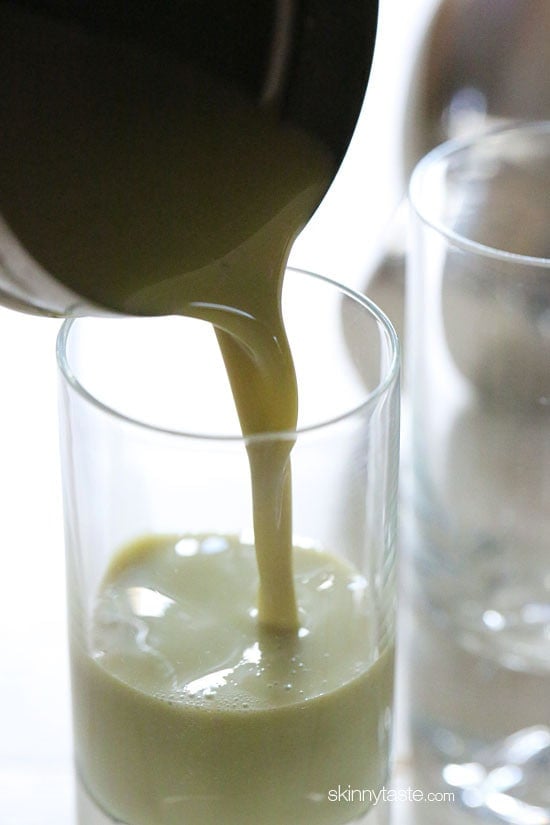 These healthy matcha green tea energy shots give you a BLAST of antioxidants, the perfect afternoon pick-me-up for a healthy Happy Hour!