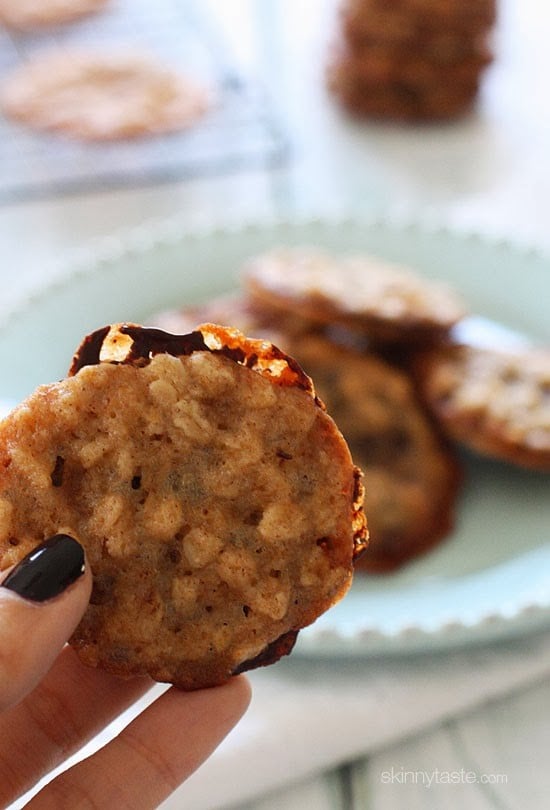 These delicious dark chocolate oatmeal lace cookies are light, crisp and chewy, sandwiched together with melted dark chocolate.