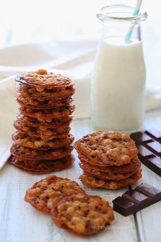 These White chocolate dipped lace oatmeal cookies are to die for ! They're light on calories and perfect for any festive occasion!