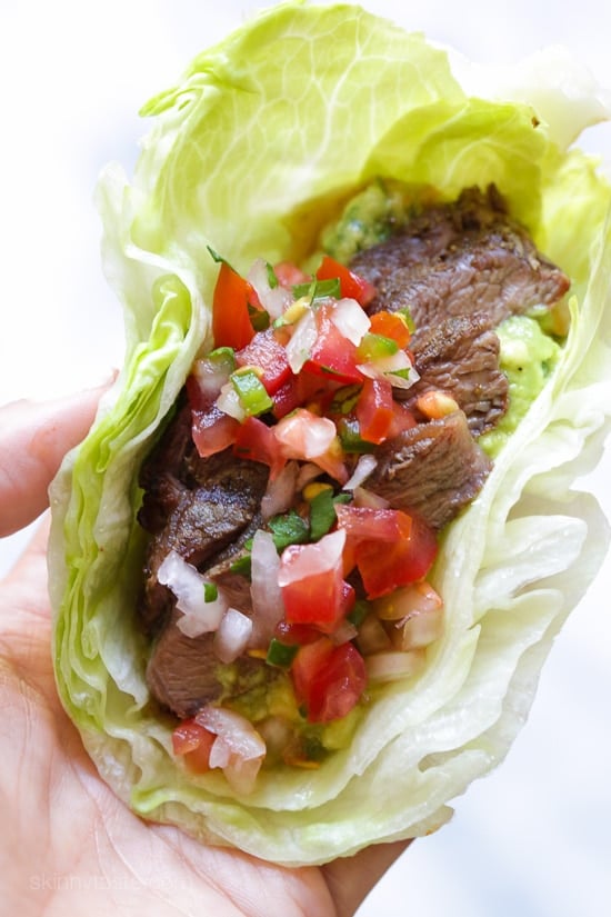 Grilled sirloin steak "flaco" tacos uses lettuce instead of tortillas! The steak is seasoned with cumin and spices, then grilled and sliced thin, along with guacamole and pico de gallo – low-carb and super delicious!