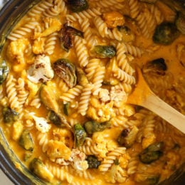 Creamy, Pumpkin Mac and Cheese with Roasted Veggies is comfort food, in a bowl! Made with pumpkin puree, roasted cauliflower and Brussels sprouts.