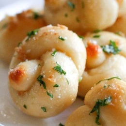These soft, garlicky knots taste just like your favorite pizzeria’s garlic knots, but made from scratch using my easy yeast-free bagel dough recipe (just flour, Greek yogurt, baking powder and salt).
