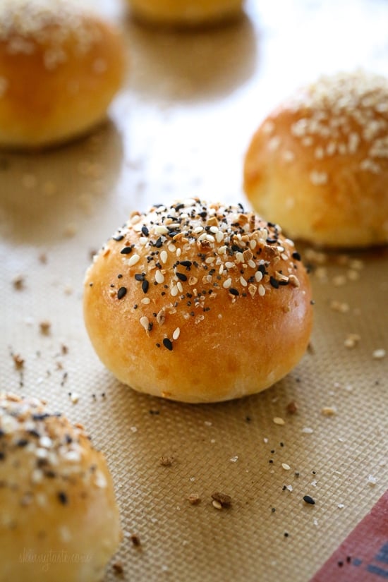Easy, homemade, mini stuffed bagel balls filled with cream cheese! This copycat Bantam Bagels recipe is made with no yeast, no boiling, no fancy mixer!