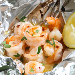 Shrimp Scampi Foil Packets are so fast and easy, perfect to make all summer long!