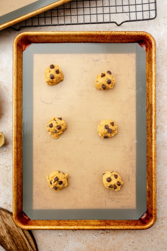 Soft Pumpkin Chocolate Chip Cookies, made with pumpkin puree, pumpkin spice, and cream cheese, have a cake-like texture and pumpkin flavor! pumpkin chocolate chip cookie dough