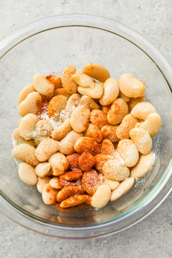 seasoned canned butter beans in a bowl